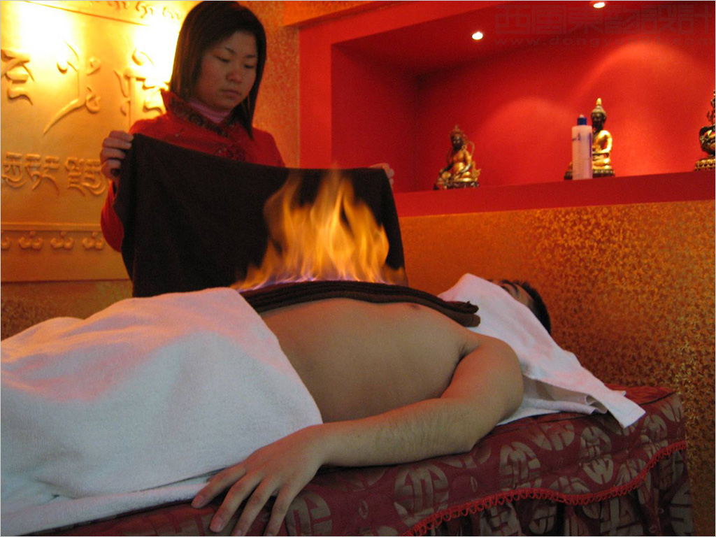 藏經(jīng)火療連鎖品牌管理機(jī)構(gòu)連鎖店面形象SI設(shè)計治療中實景照片