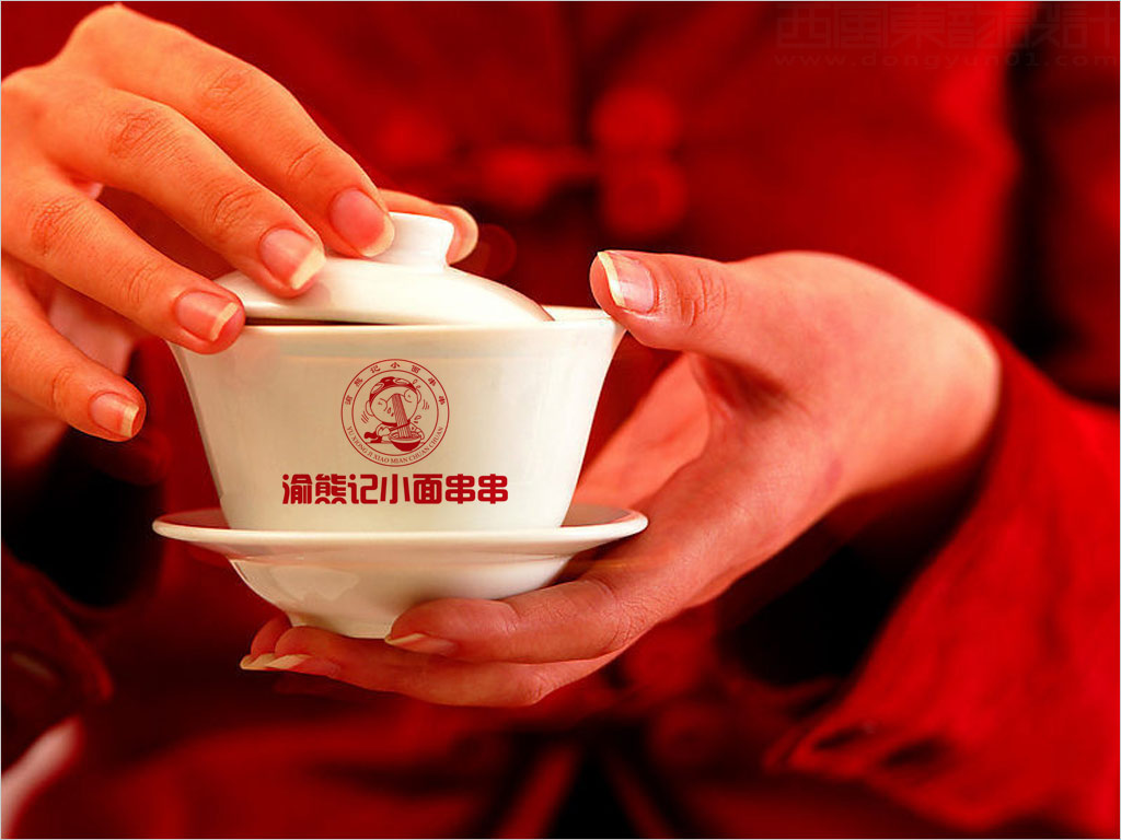 渝熊記小面串串logo設(shè)計(jì)應(yīng)用效果